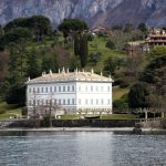 UN TOUR IN BARCA SUL LAGO DI COMO TRA LE DARSENE DELLE SUE MERAVIGLIOSE VILLE DI DELIZIA