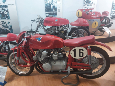 VILLA AGUSTA DI SAMARATE (VA) E IL SUO MICROMONDO DI ELICOTTERI E MOTOCICLETTE